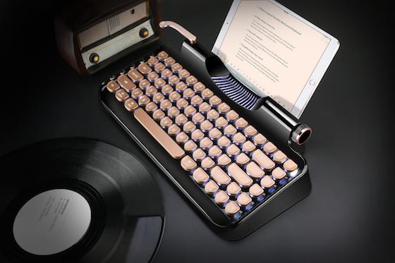 KnewKey Rymek keyboard with tablet