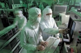 TSMC workers in an 8-inch fab. 