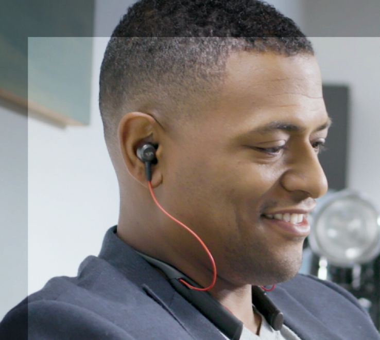 iTWire Plantronics introduces first Bluetooth neckband headset