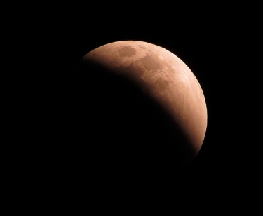 In Melbourne, the Moon will rise in near-total eclipse tonight
