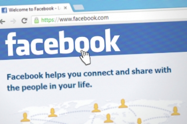 Facebook threat to block Australians from sharing news if code enforced